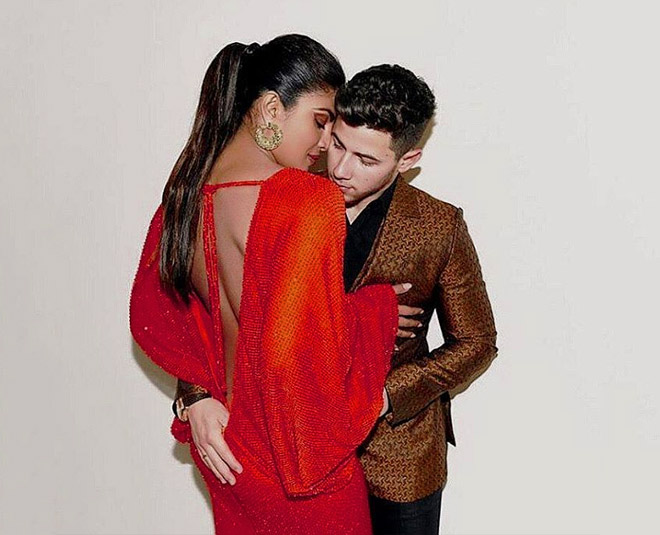 backless dress fashion priyanka chopra