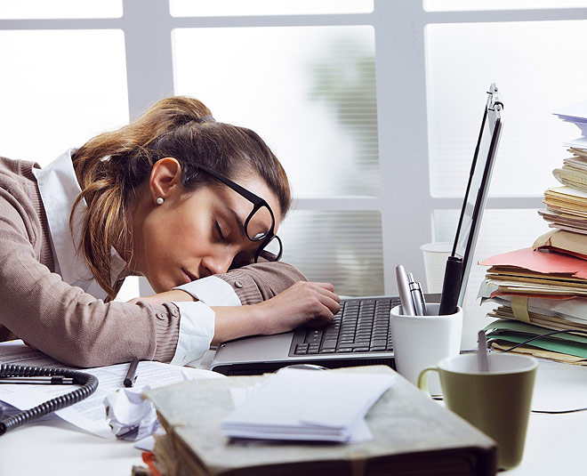 feel-sleepy-mid-day-at-work-these-natural-ways-will-help-you-deal-with