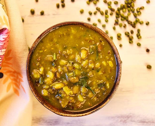 hare moong aur chana ki daal inside 