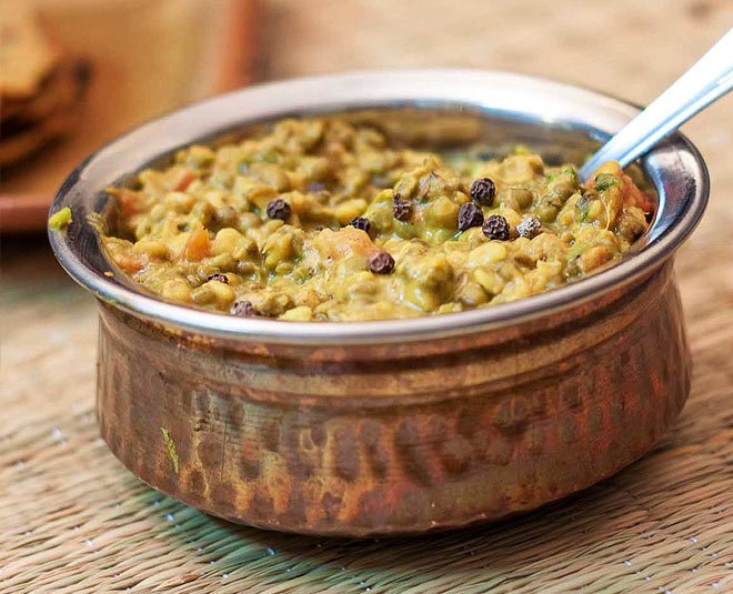 hare moong aur peele chana ki daal inside 