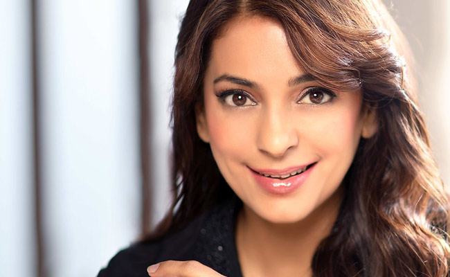 Which movie starred Juhi Chawla and Madhuri together? juhi madhuri quiz