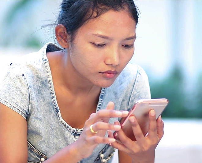 longer hours on screen impacts eyesight inside 