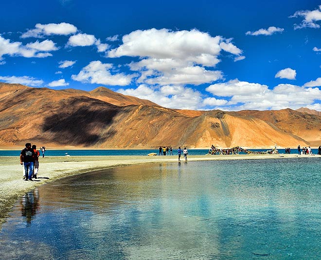 Plan Your Trip To The Lake Of Changing Colours, Pangong Lake | HerZindagi