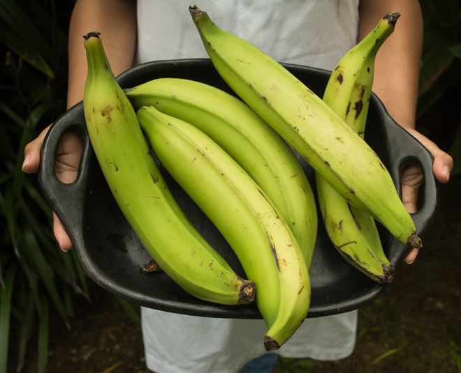 raw fruits bananas