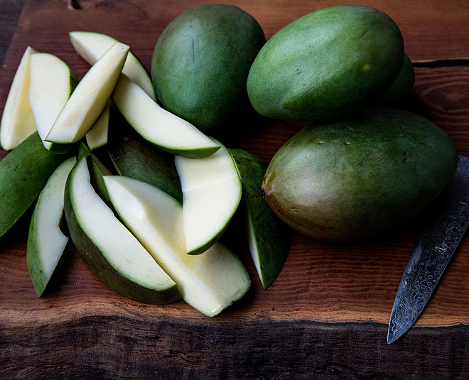 raw fruits mangoes