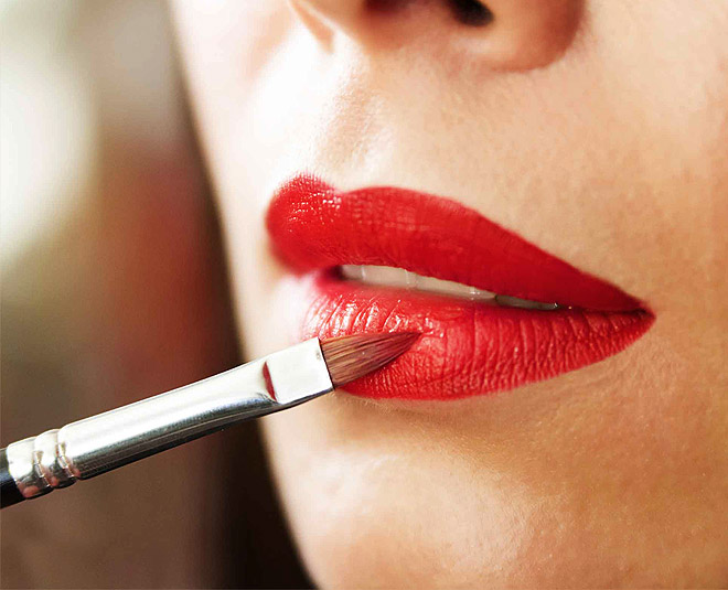 right way to apply lipstick main