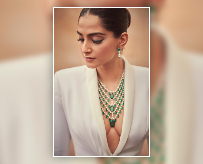 sonam kapoor  carats emerald necklace at cannes 