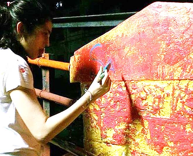 Shloka Mehta Paints Mumbai Railway Station