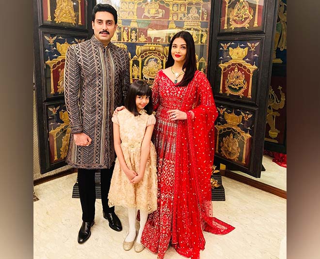 aishwarya rai in lehenga with abhishek bachchan and aaradhya bachchan