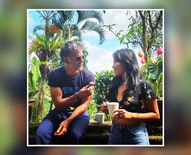 कैसे मिले थे दोनों- ankita konwar and milind soman love life