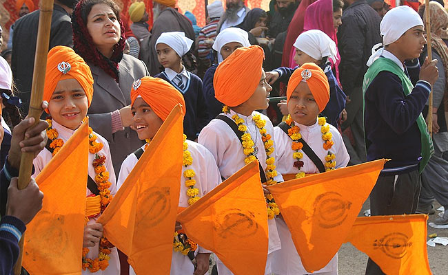 गुरु नानक जयंती या गुरुपूरब को और किस नाम से जाना जाता है? guru nanak dev ji birthday date