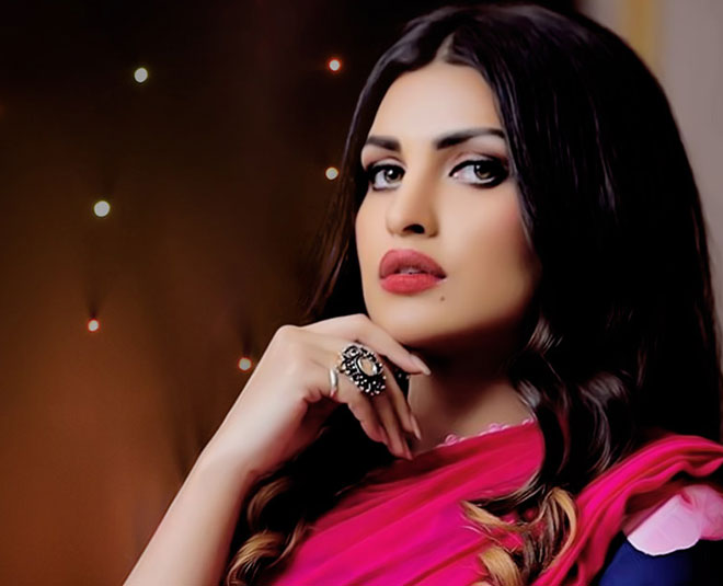 himanshi khurana and shehnaz gill inside