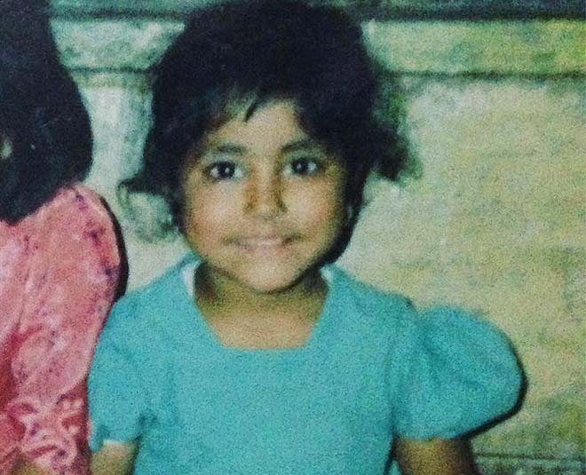 hina khan childhood cute picture