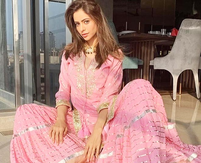 komolika  stunning sharara kurta