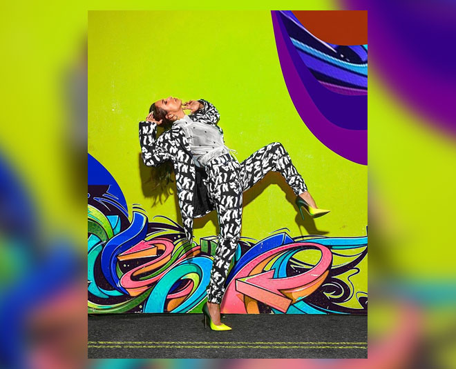 malaika arora monochrome pantsuit ()