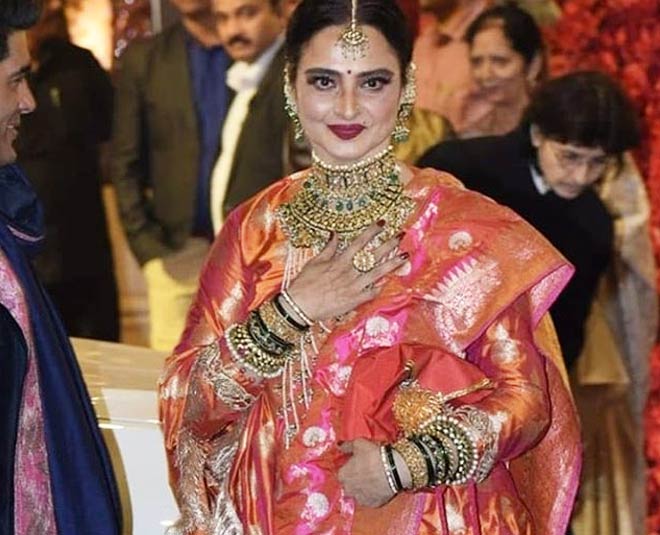 rekha wearing bangles chain choker maang teeka