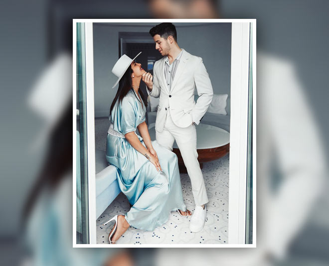 स्टाइलिश कपल्स wedding anniversary blue