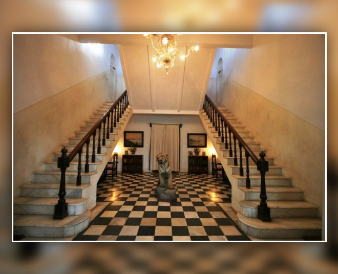 Kareena Kapoor And Saif Ali Khan Rs  Crore Worth Home