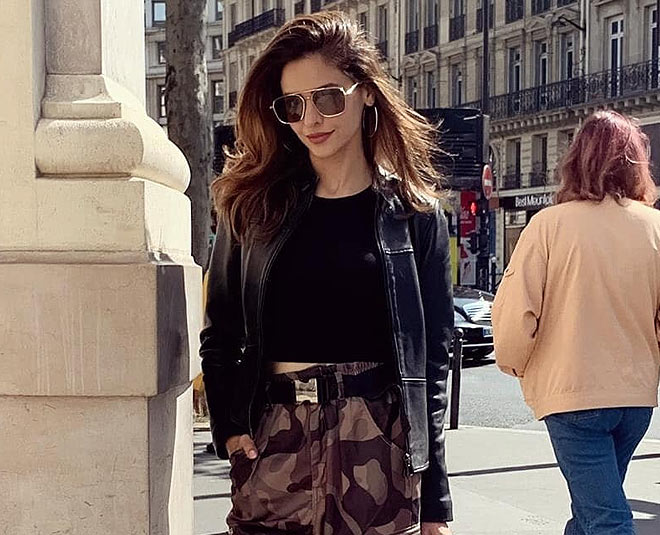 aamna shrarif  casual look inside 