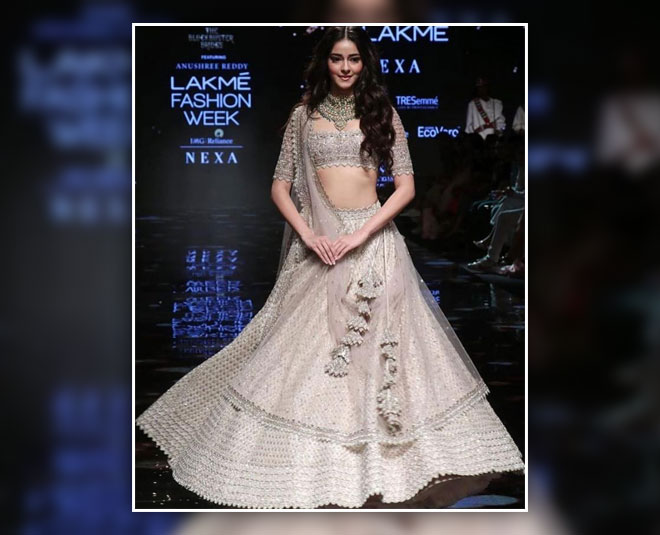 ananya pandey lehenga two