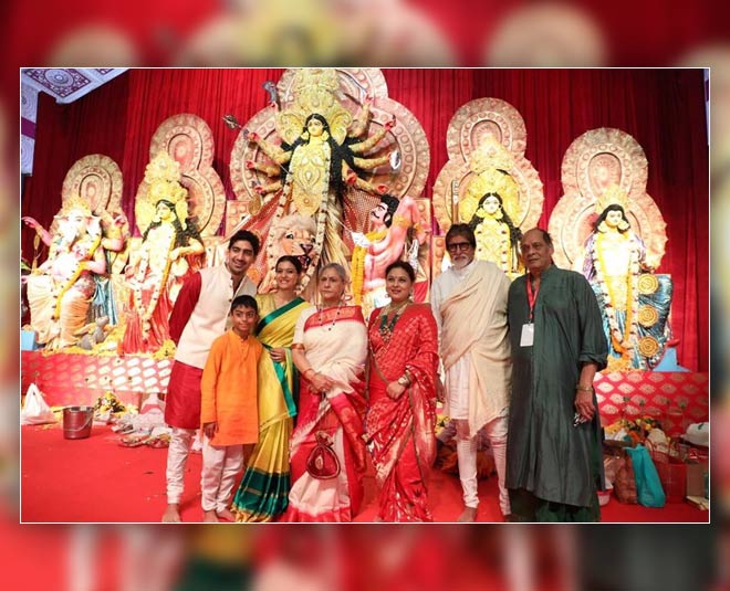 अमिताभ-जया के साथ मुखर्जी परिवार- bachchan family during durga pooja
