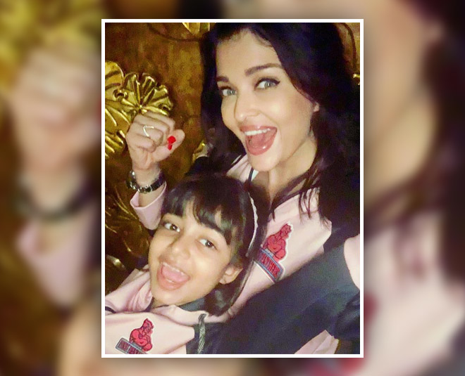 एक जैसी पहनी गई ड्रेस bollywod actress aishwarya rai bachchan shares special bond with daughter aaradhya inside