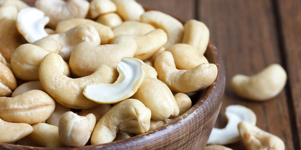 7 Amazing Benefits Of Cashew Nuts For Skin, Hair And Eyes | HerZindagi