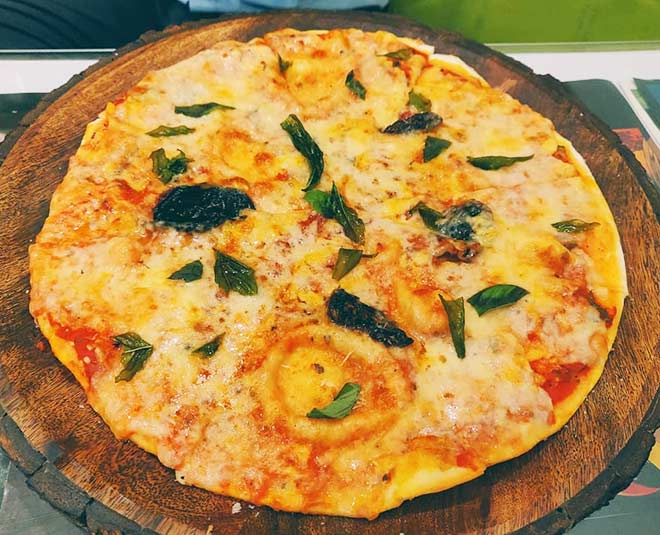 delhi cafe gives free book with every meal  inside two