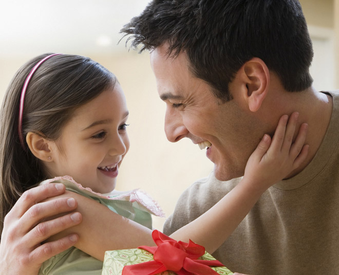 1,500+ Smiling Father Surprises Daughter With Gift Box Stock Photos,  Pictures & Royalty-Free Images - iStock
