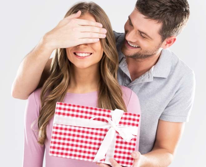 diwali gifts to make your wife happy isnide three