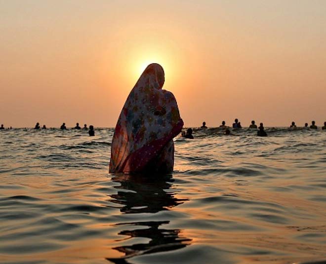 how to offer water to lord surya
