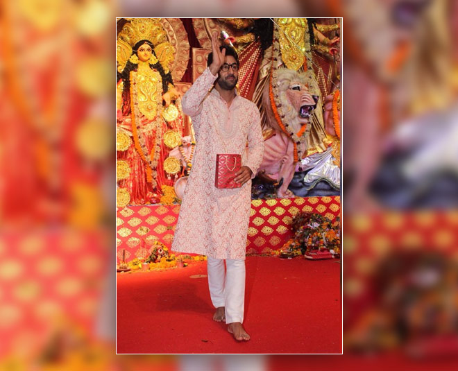 रनबीर कपूर का स्वैग- ranbir kapoor during durga pooja
