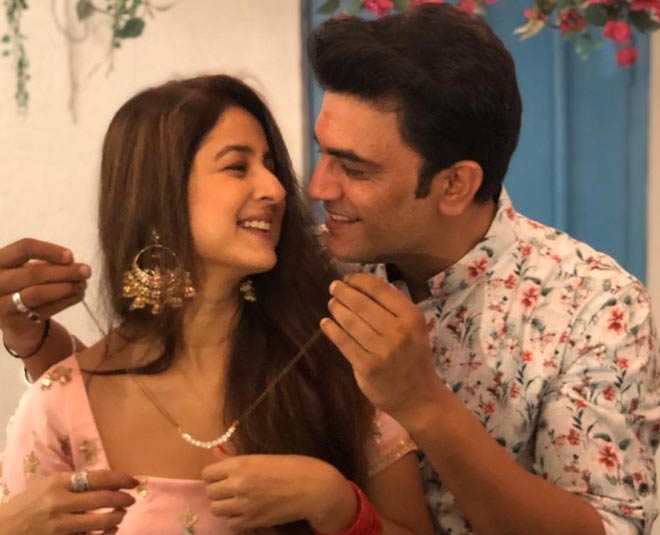 शरद और कीर्ति केलकर- sharad kelkar and wife karwa chauth