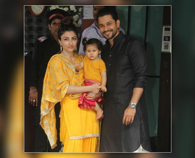 मां के साथ मैचिंग- soha ali khan age