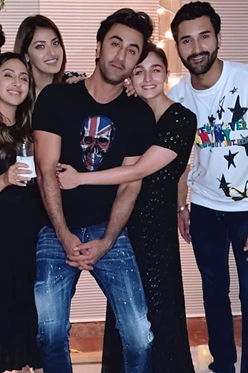 360px x 540px - Birthday Special: Ranbir Kapoor & Alia Bhatt Sharing A Hug At Akansha  Ranjan's Birthday Bash Is All Hearts! | HerZindagi