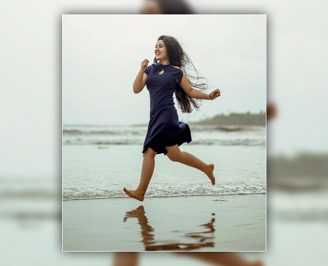 ashnoor kaur in mini dress inside 