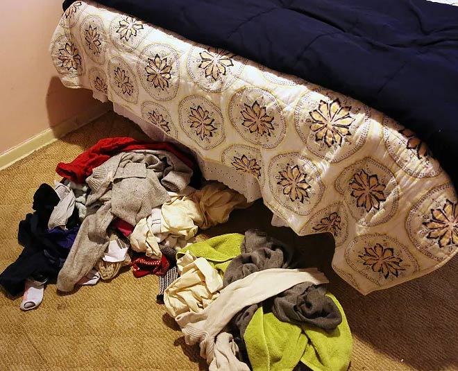 avoid dirty clothes in front of main gate inside 