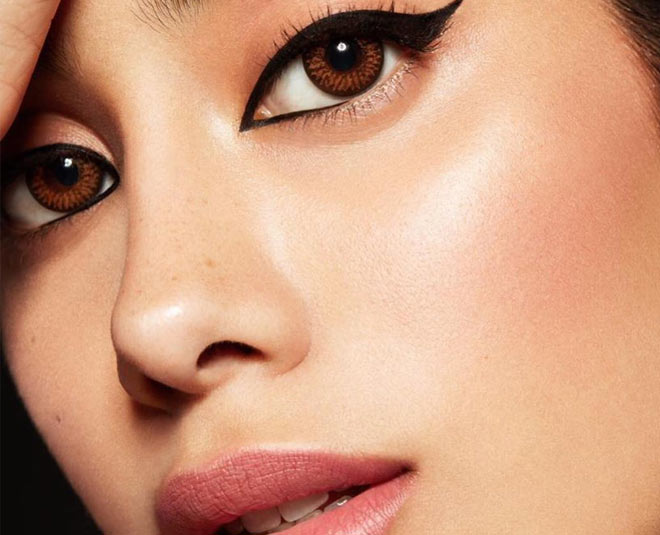 जाह्नवी कपूर का क्रीज कट लुक black eyeliner makeup
