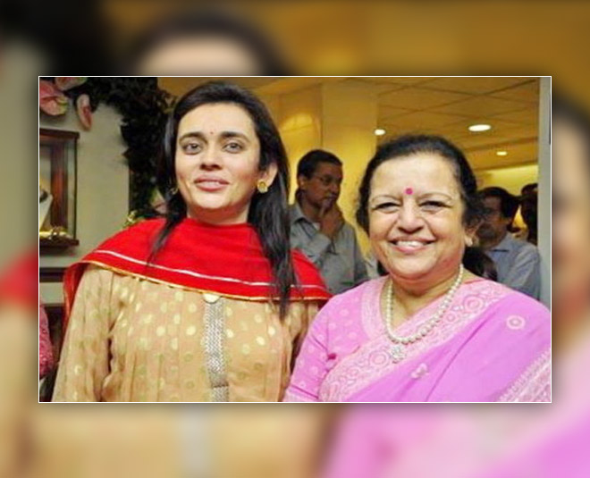 Nita Ambani Mother And Father / The couple's love story apparently ...