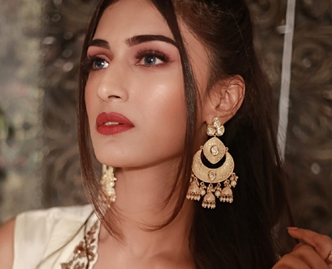 erica fernandis beautiful earring design inside 