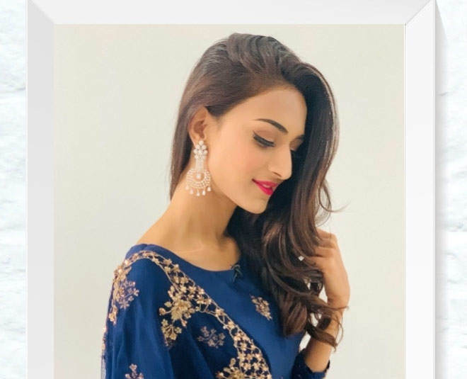 erica fernandis dangles festive look ke liye inside 