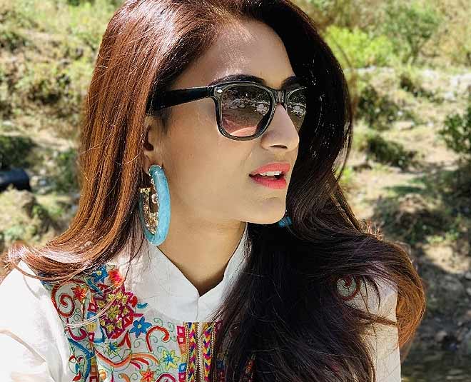 erica fernandis style statement hoops earrings inside 