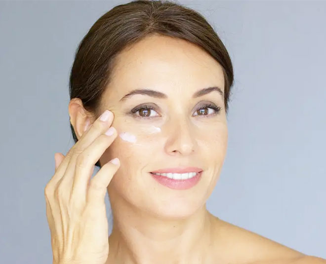 follow these tips to protect kajal from smudging inside 