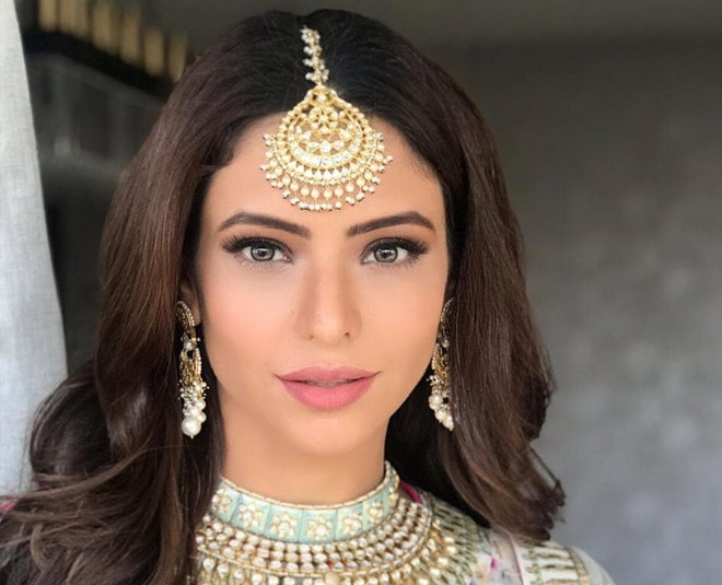 komolika aamna shariff