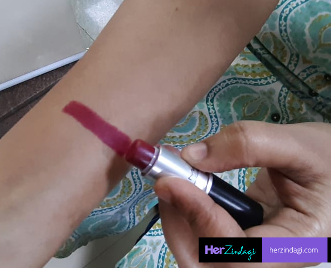 mac lipstick review and swatch inside 
