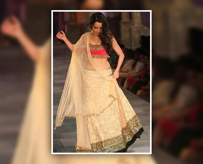 metallic lehenga styles for your wedding to look different inside 