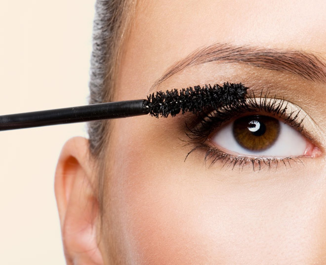 Things To Keep In Mind While Doing Makeup If You Wear Contact Lenses