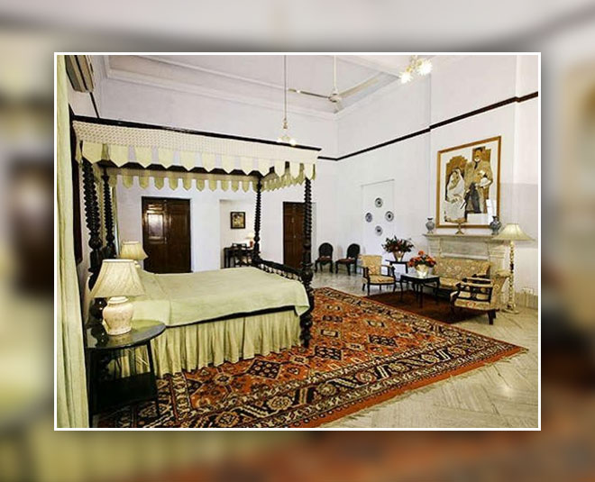 The Pataudi Palace: Inside Pics Of Kareena & Saif Ali Khan's Rs 800