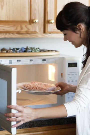 Precautions To Be Mindful Of While Heating Food In Microwave