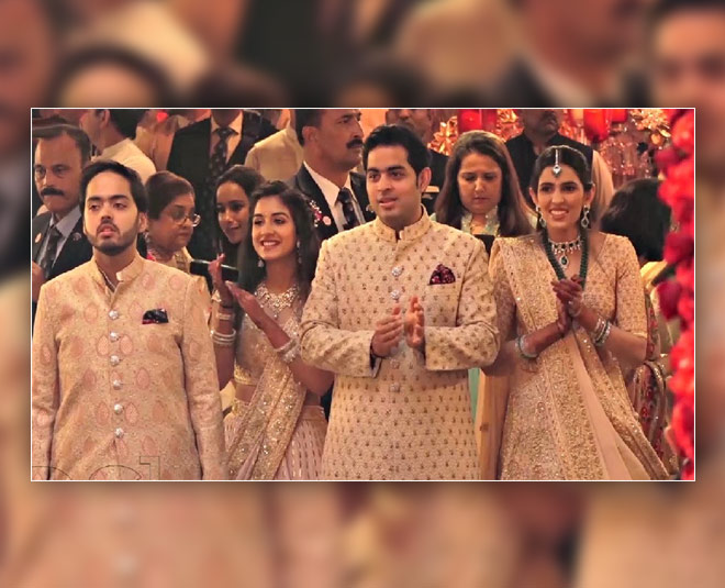 radhika merchant in isha ambnai wedding pics